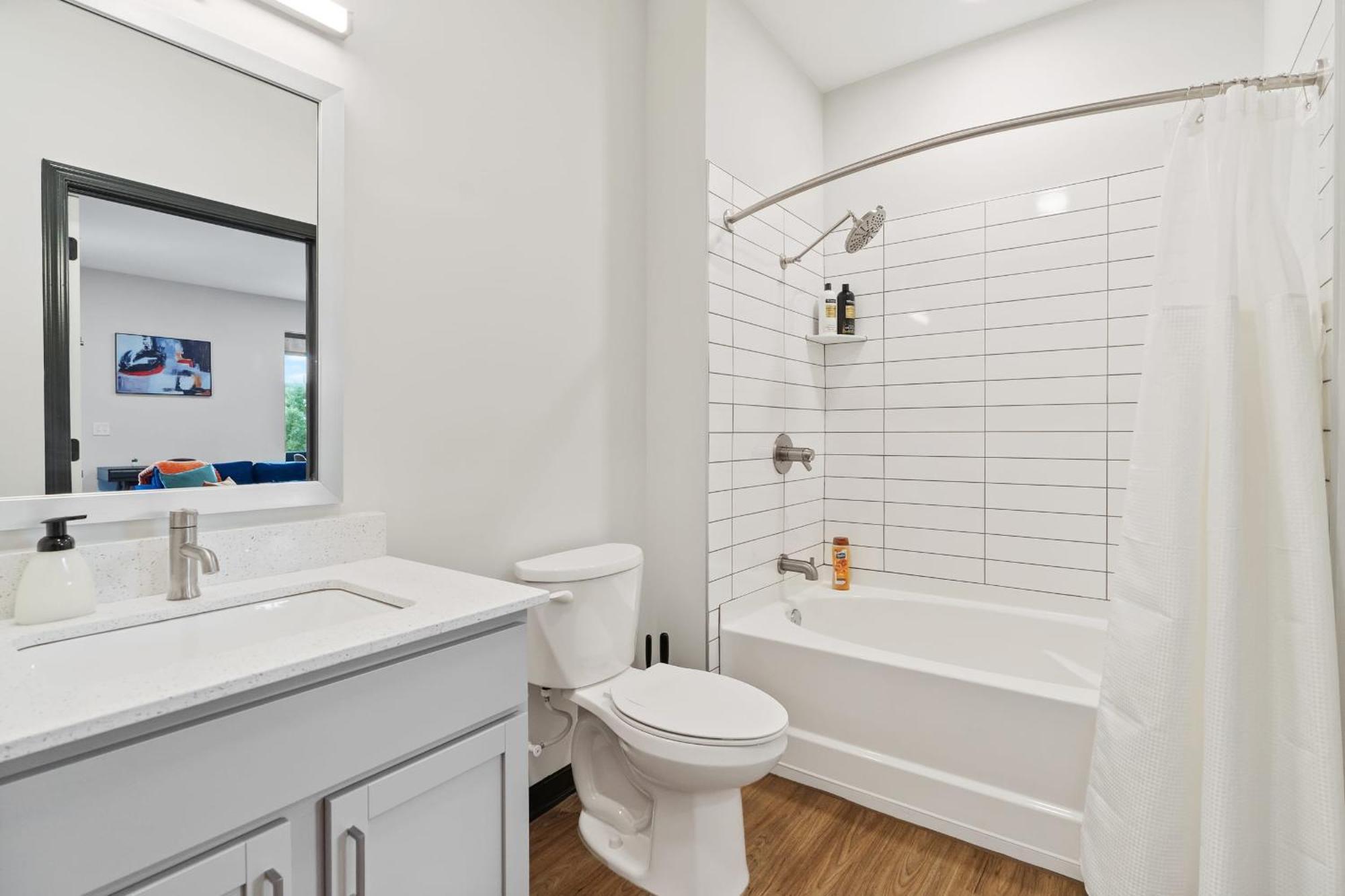 Cozysuites On Mass With Garage Parking #4 Apartment