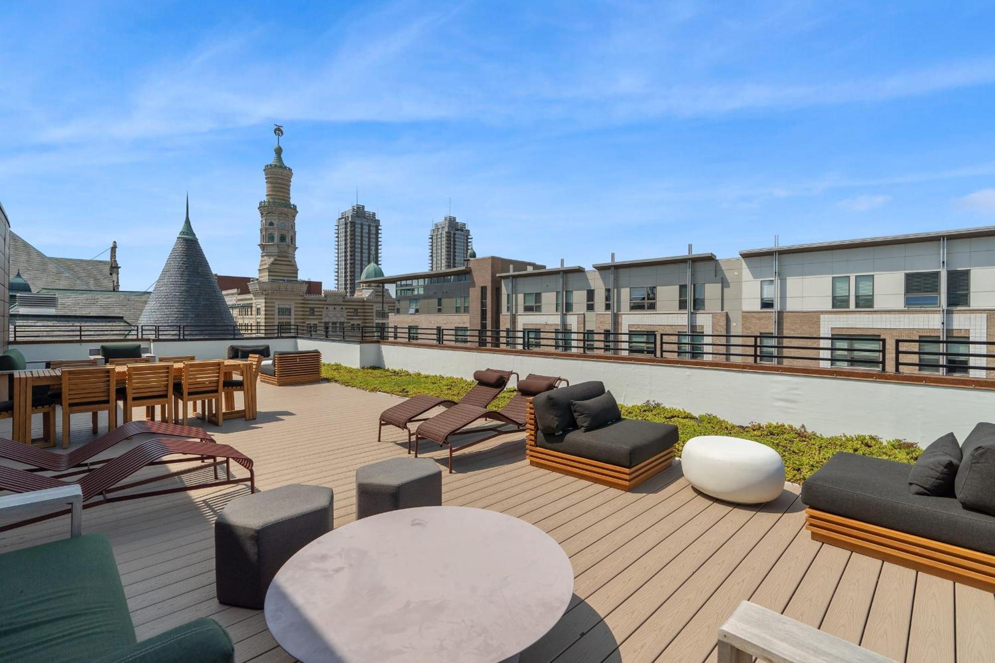 Cozysuites On Mass With Garage Parking #4 Indianapolis